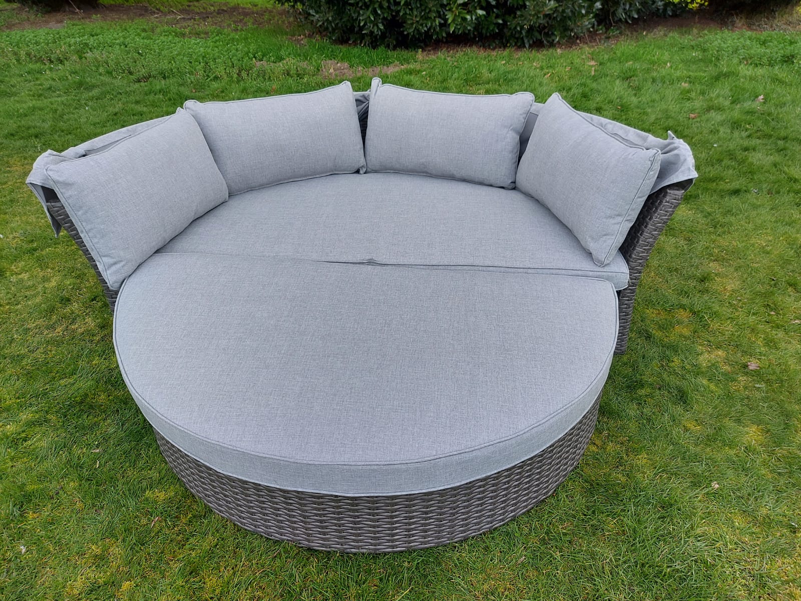PLATINUM DAY BED WITH CANOPY